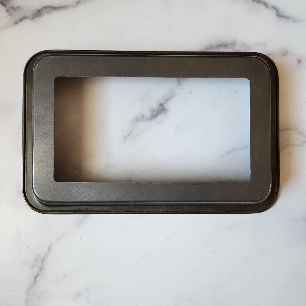 Bakeware metal tin aluminum cover dark gray open center anti burn edge crust